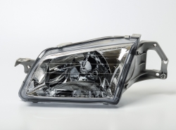 Перед.фара Mazda 323 /F (1998-2000),  лев. ― AUTOERA.LV