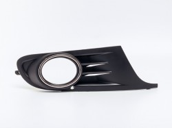 Bamperu apakšeja reste ar caurumu miglas lukturim VW Golf VI (2008-2012), lab.puse ― AUTOERA.LV
