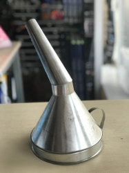 Metālā degvielas piltuve ar sietiņu, 7"/17.7cm ― AUTOERA.LV